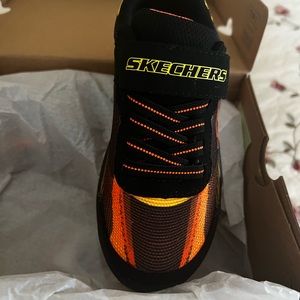 Size kids 11, sketcher